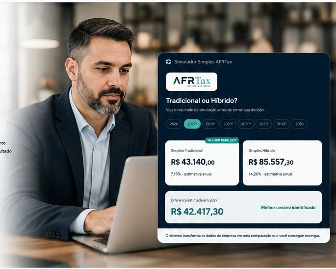 Empresário analisando os números da empresa no computador com o Simulador Simples AFRTax na tela